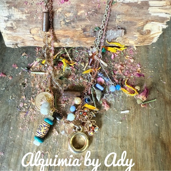 Alquimia Gold and Blue Necklace with cat’s eye Stone - Picture 1 of 4